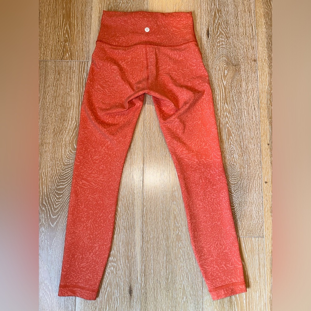 Lululemon Wunder Train High-Rise Tight 25"
Crunch Warm Coral